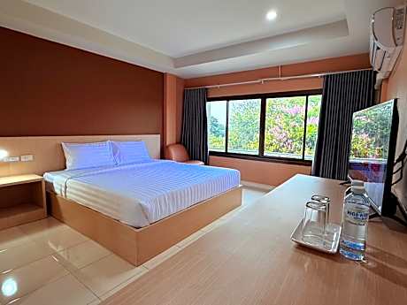Standard Twin Room - Non-Smoking, Check-in After 8:00 PM, Check-out Before 9:00 AM
