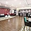 La Quinta Inn & Suites by Wyndham San Antonio by AT&T Center