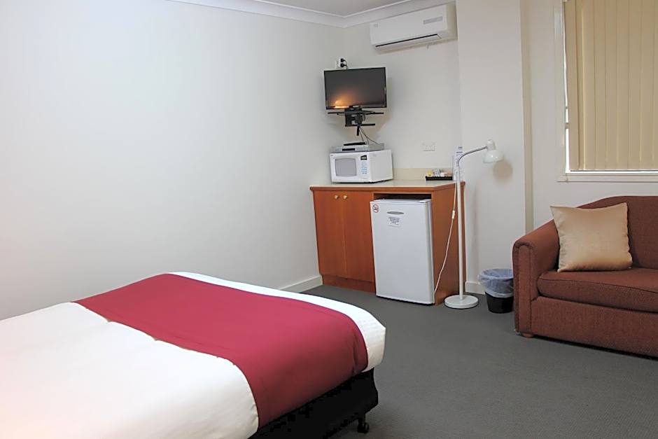 The Pioneer Way Motel