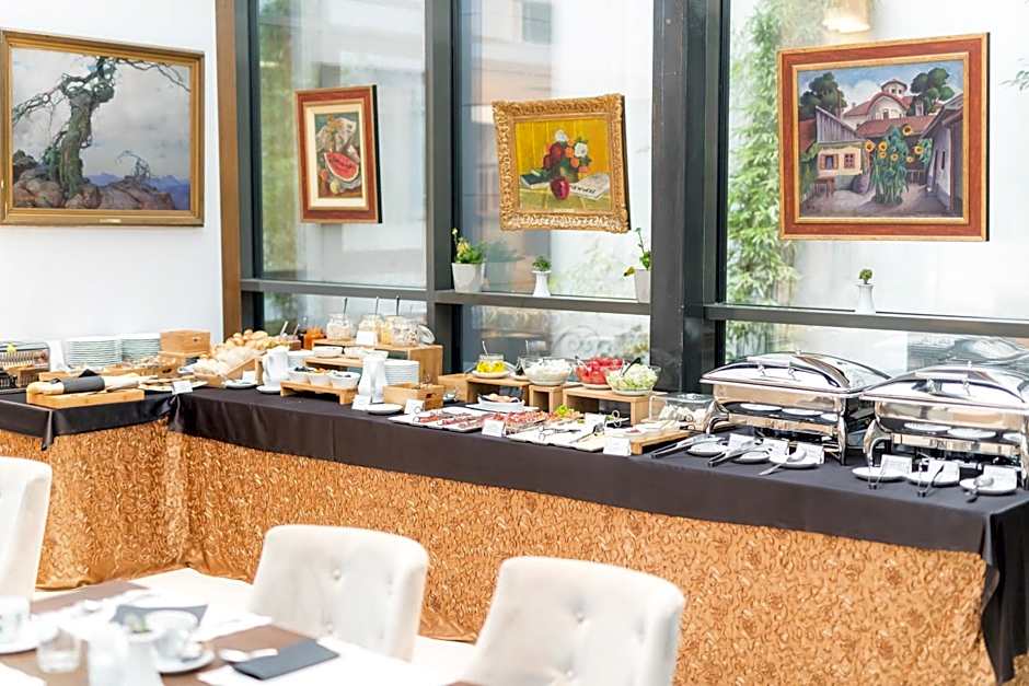 Envoy Hotel