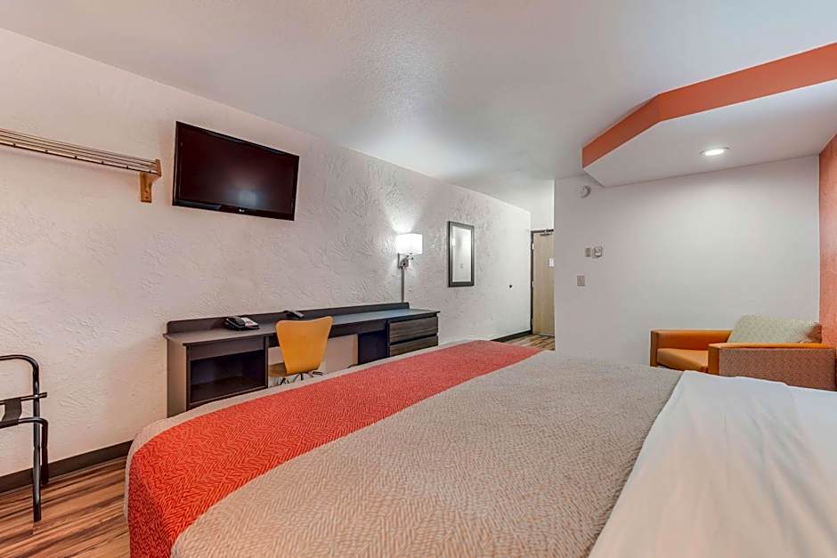 Motel 6-Saint Paul, MN - I-94