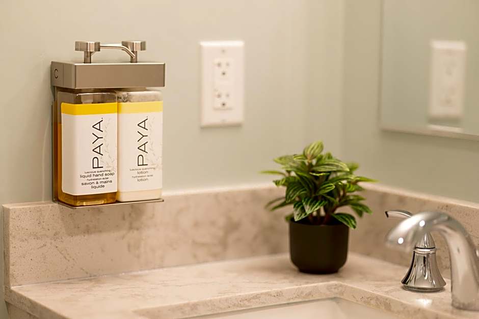 Inn At Moss Landing Point