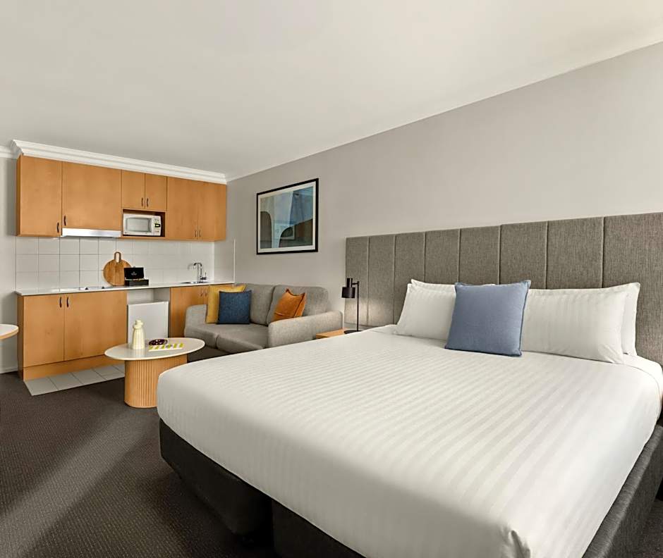 Oaks Perth Hotel
