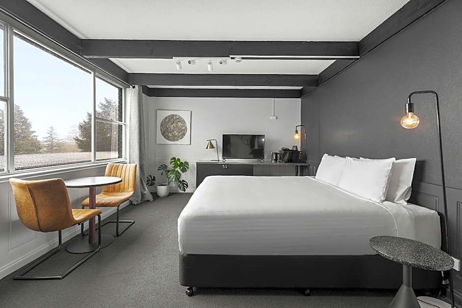 Photo 1 of 1 of Premier 1 Queen Bed