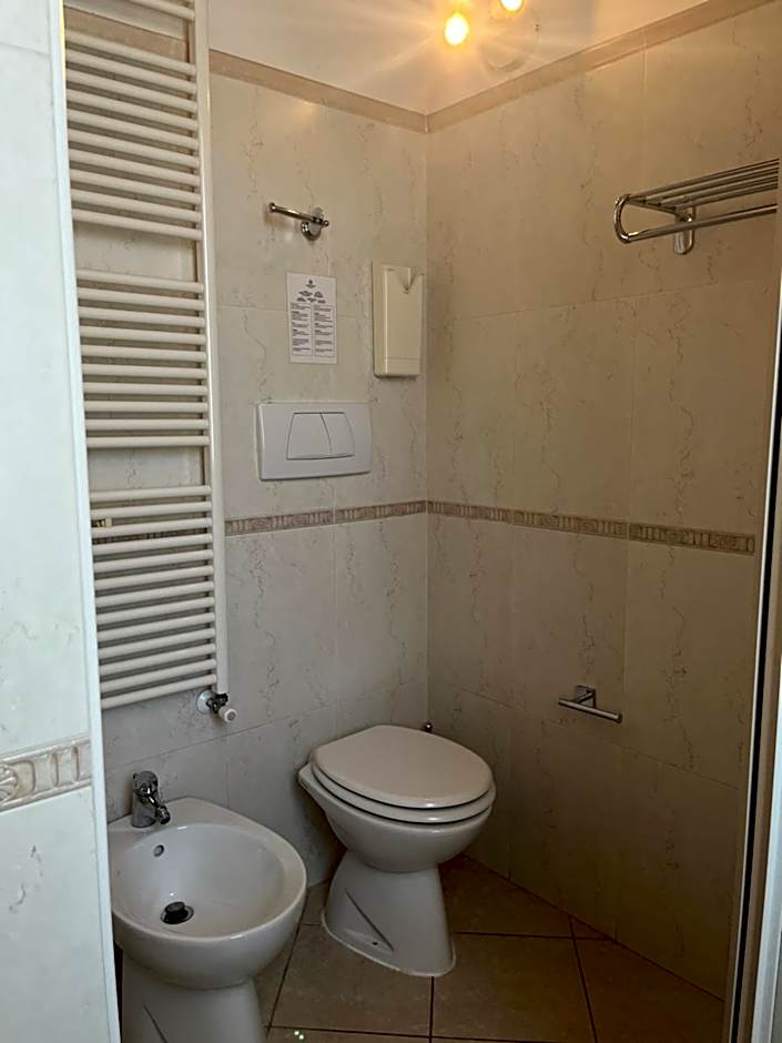 Hotel Mantegna Stazione, MantegnaHotels