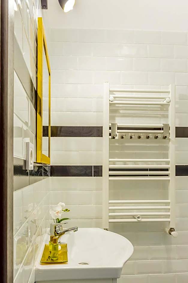 CHÂTEAU: Upscale Suites in Bucharest's Historical Center!