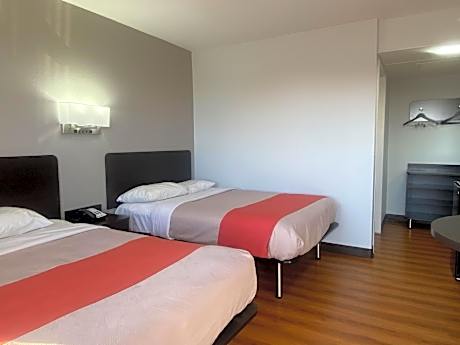 2 Full Beds | Non-Smoking, Micfridge