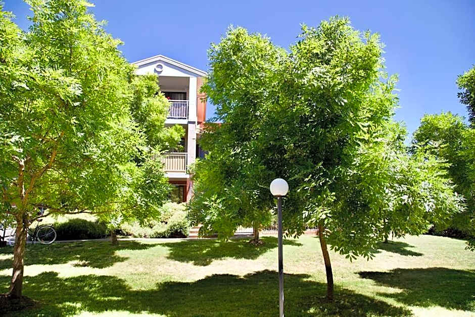 The Bedford at Braddon - 2BR with Free parking & Wifi