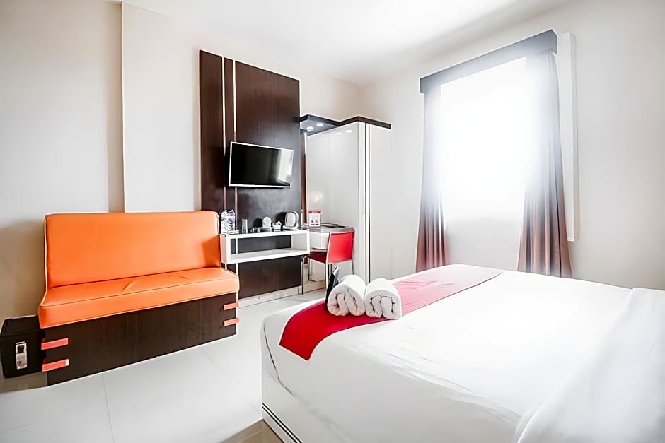 RedDoorz Plus near Universitas Negeri Makassar