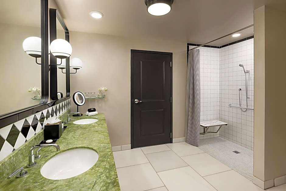 The Candler Hotel Atlanta, Curio Collection by Hilton
