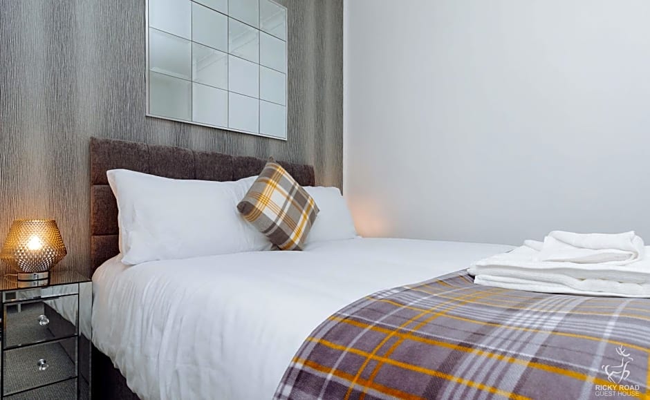 Ricky Road Guest House - Premium