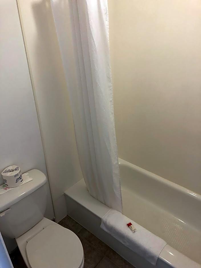 Knights Inn - Huntsville, ON