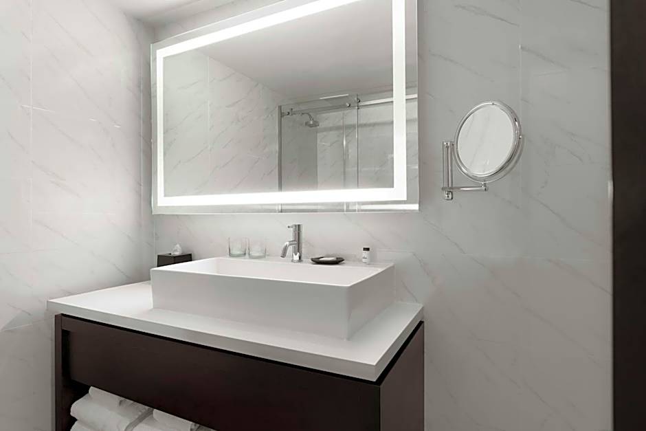 Sheraton Charlotte Hotel