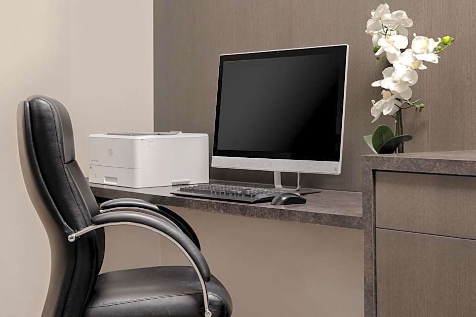 Ramada Plaza by Wyndham Calgary Downtown