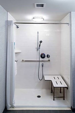 2 Queen Mobility/Hearing Accessible Roll-In Shower Non-Smoking