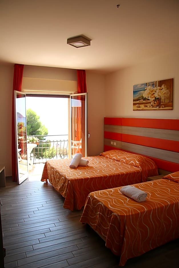 ChrisMare Hotel