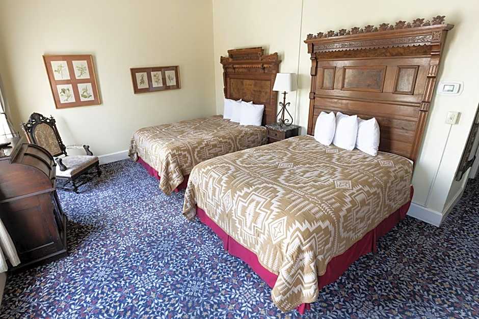 Historic Plaza Hotel