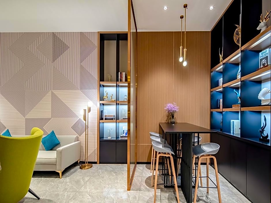 Borrman Hotel Lipu Central Plaza