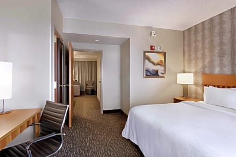 King Corner Suite with City View - Non-Smoking