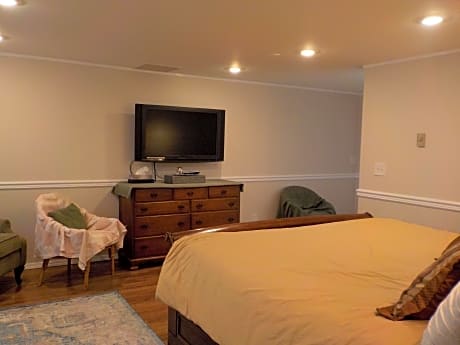 King-Ensuite with Jet bath-Suite-No view-Lillian