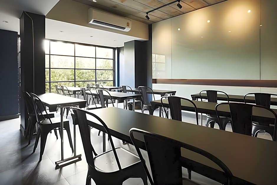 Theorie Hotel Sukhumvit 107 by SLH