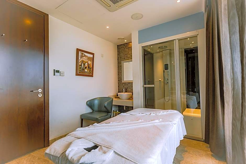 Crowne Plaza Nairobi Airport by IHG