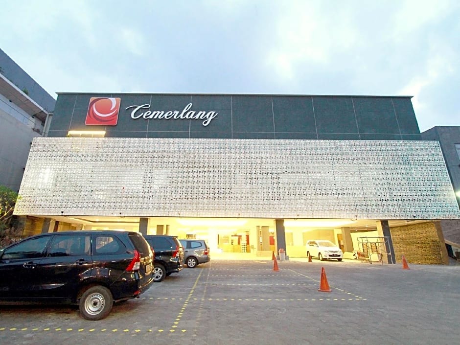 Hotel Cemerlang
