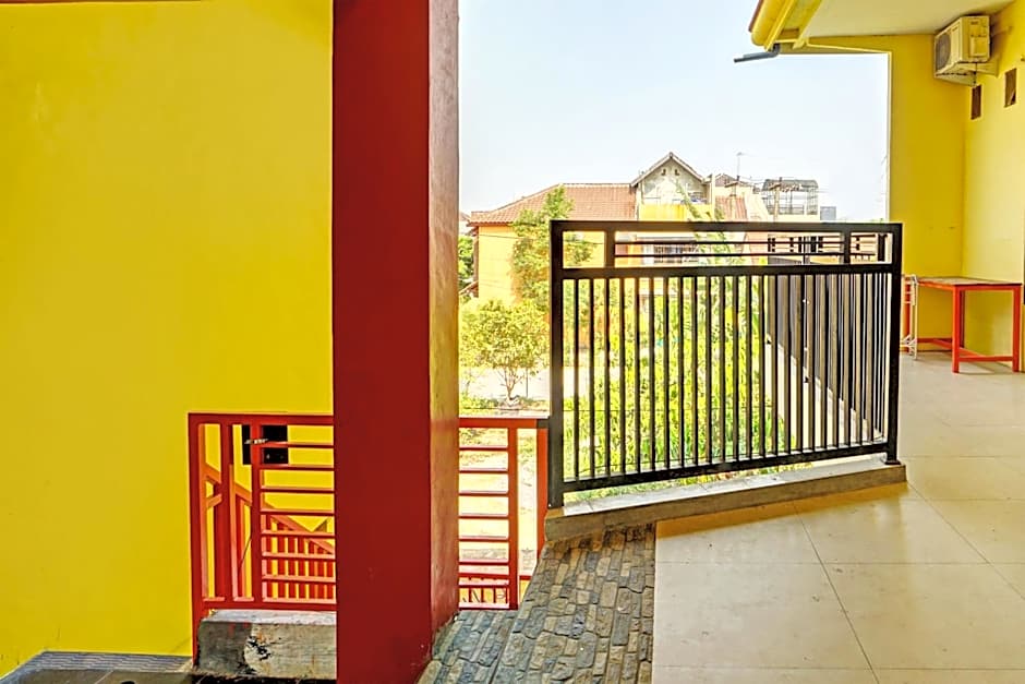 OYO Life 93036 Eddy Homestay Syariah