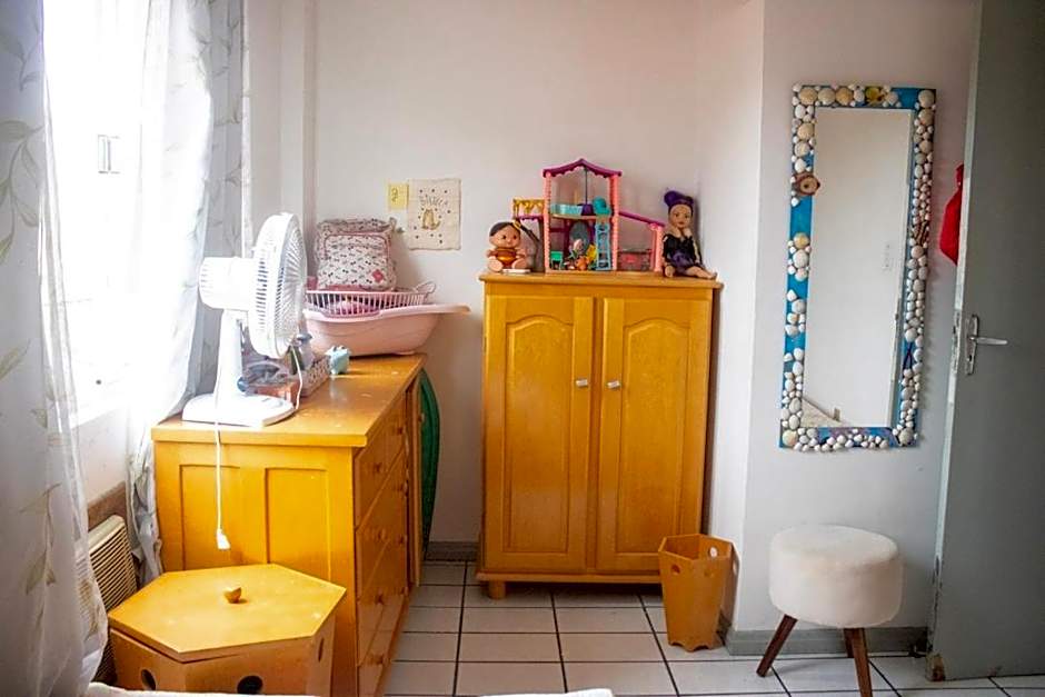 Apto com Wi Fi a 400m da Praia de Canasvieiras SC