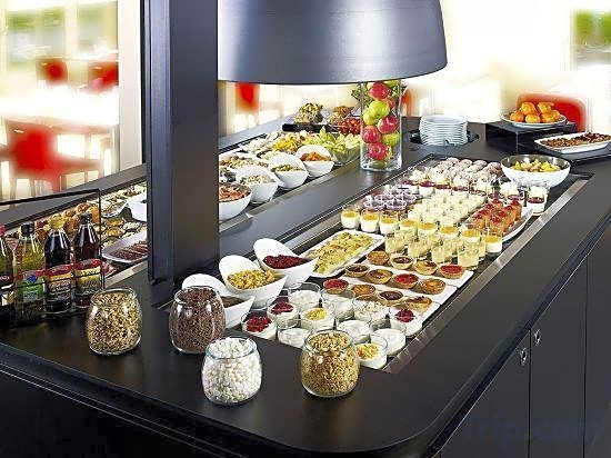 greet  Hotel Versailles - Voisins Le Bretonneux