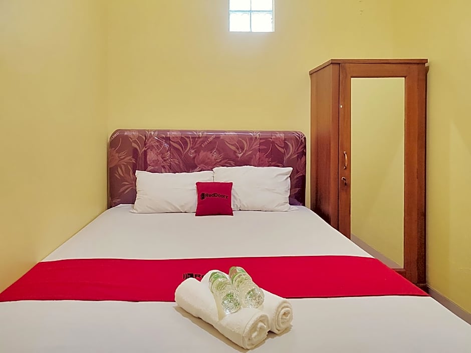 RedDoorz Near Exit Toll Banyumanik Semarang