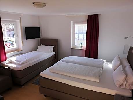 Classic Quadruple Room