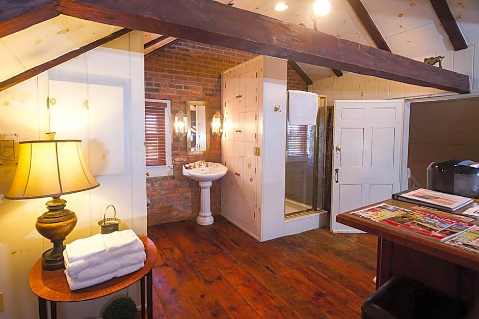 The Inn at Lincoln Square