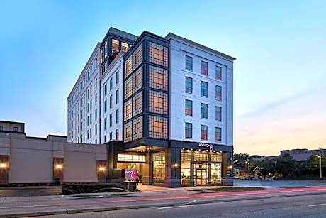 Moxy Charleston Downtown