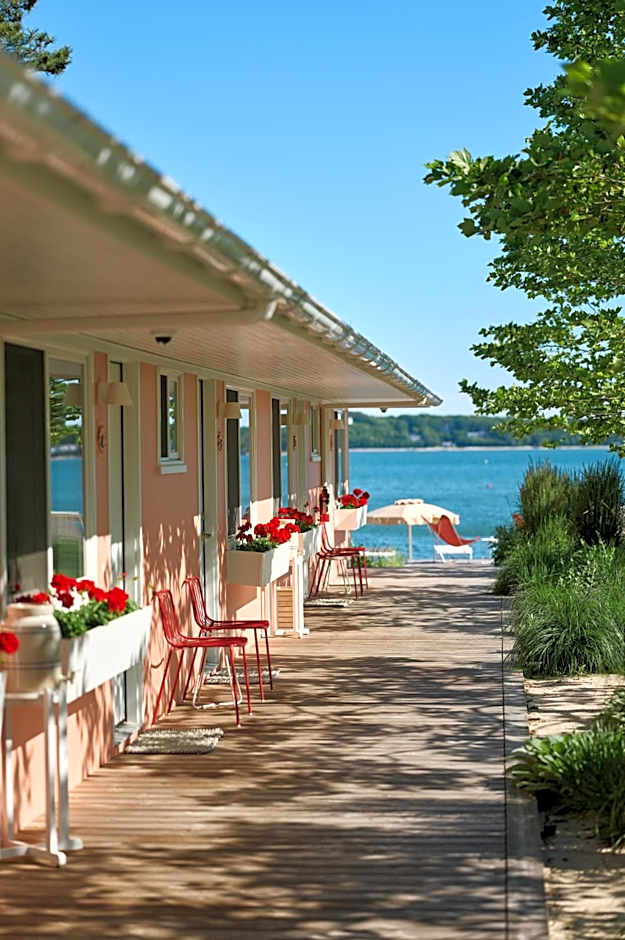 Silver Sands Motel & Beach Bungalows