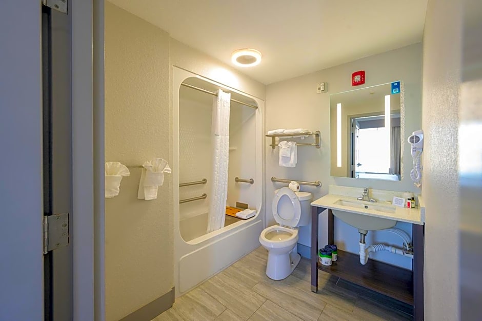 Hawthorn Extended Stay by Wyndham Panama City Beach