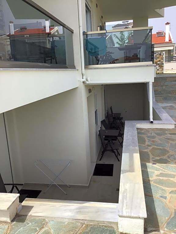 Villa Nikiti View semi-basement