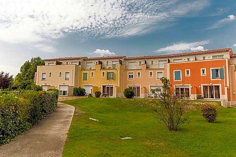 Park & Suites Village Aix-Le Rousset