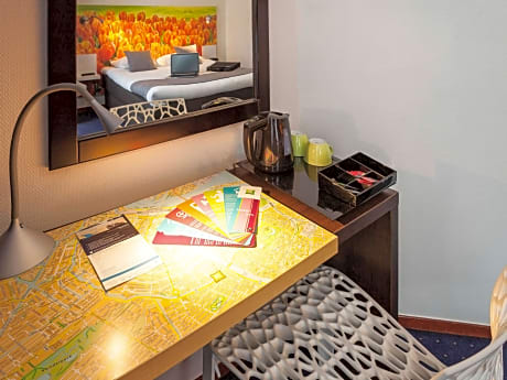 Room with double bed