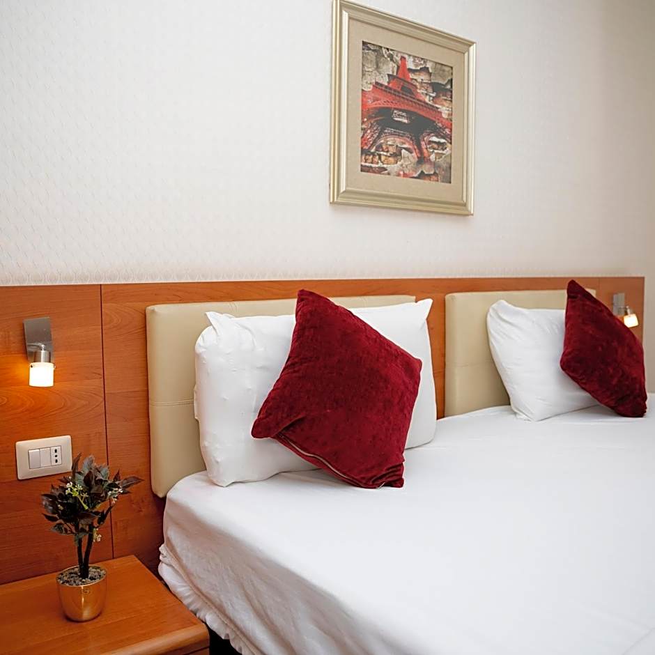 Sama Paris Plaza Hotel