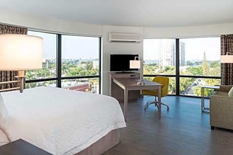 King Studio Suite with Bay View - Non-Smoking