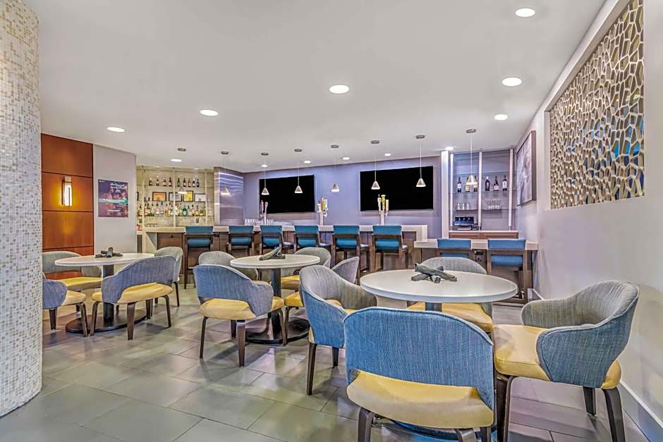 Embassy Suites By Hilton Detroit Metro Airport