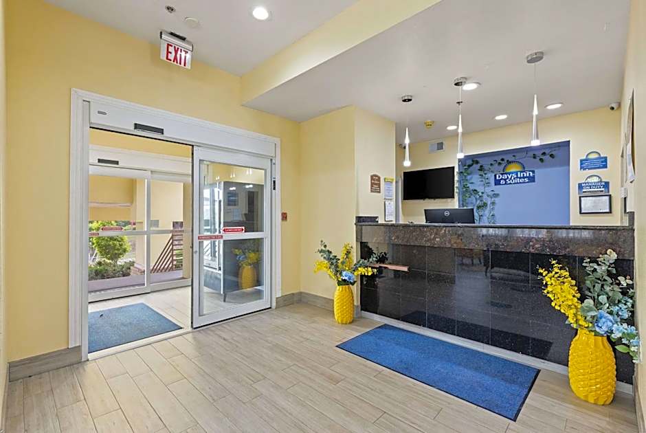 Days Inn & Suites by Wyndham Ft. Worth DFW Airport South