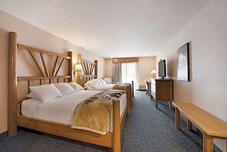 Queen Room with Two Queen Beds with Fireplace- Non-Smoking