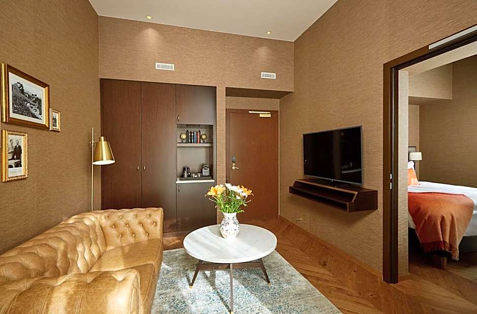 Reykjavik Consulate Hotel, Curio Collection by Hilton
