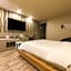 Hotel M story