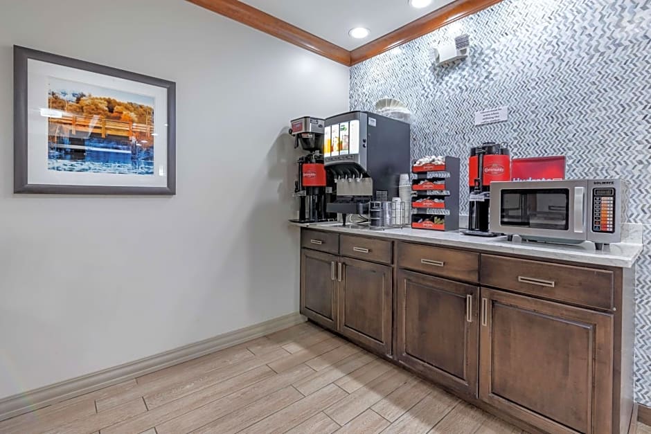Best Western PLUS Sparta Trail Lodge