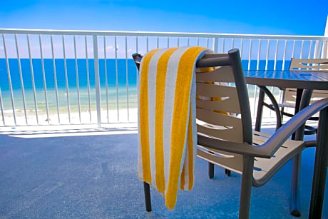 Suite - 1 King 2 Single Bunk Beds, Non-Smoking, Corner Room, Sofabed, Balcony, Beach Front, Microwav