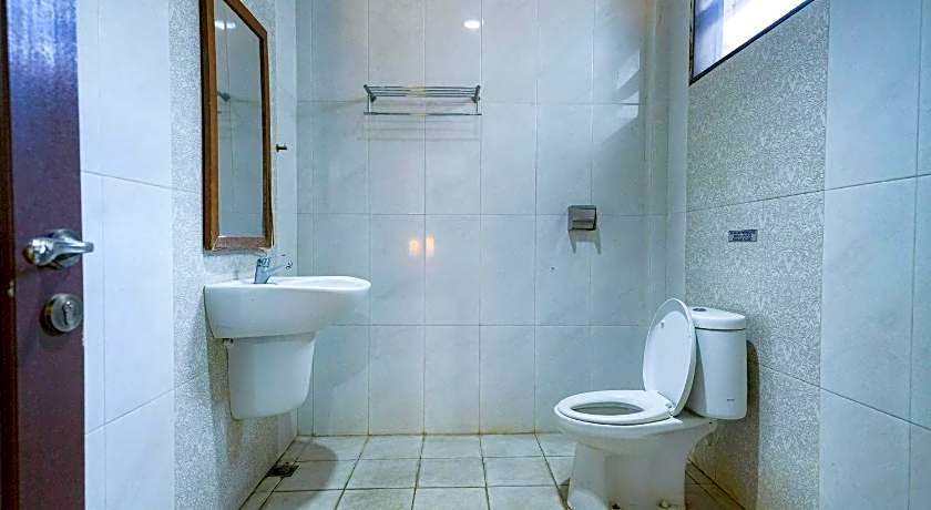 RedDoorz @ Avros Guest House Medan