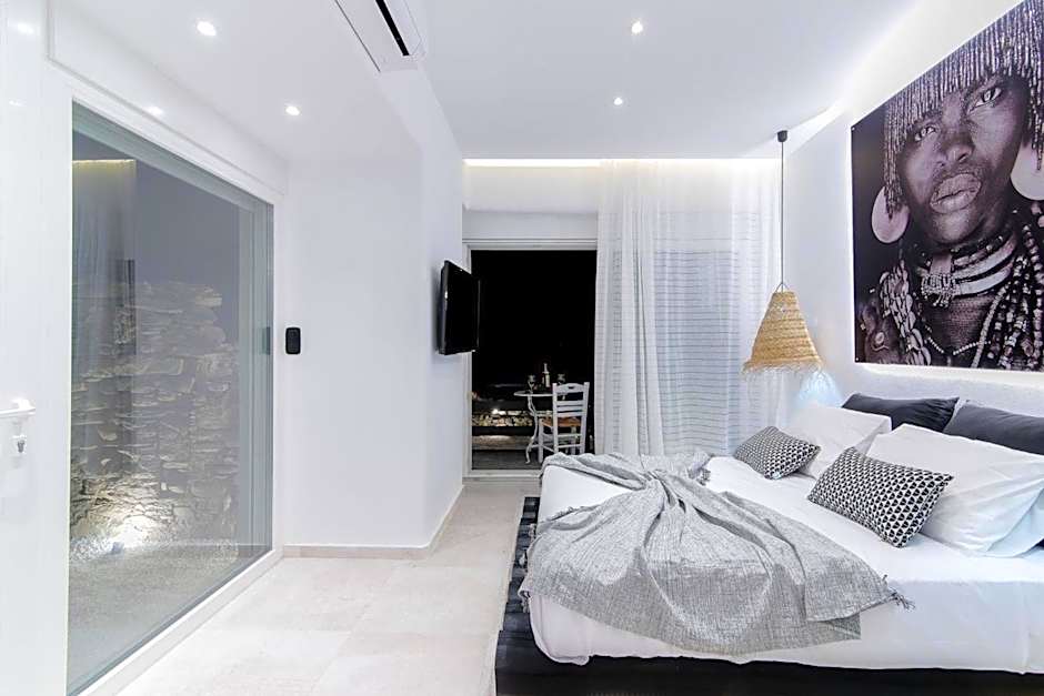 Portara Seaside Luxury Suites